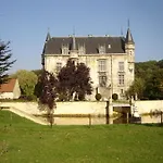 Kasteel Schaloen - & بيت للعطل *