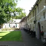 Kasteel Schaloen - & بيت للعطل *