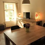 Дом отдыха Kasteel Schaloen - & *