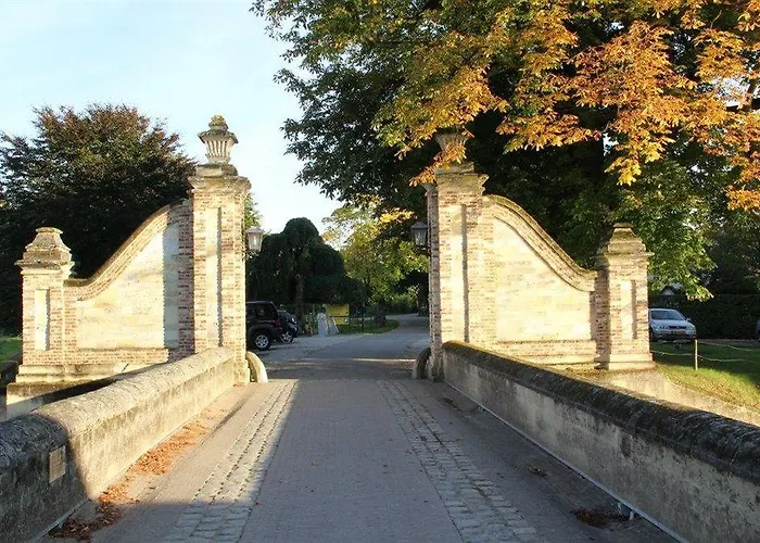 Nyaraló Kasteel Schaloen - & *